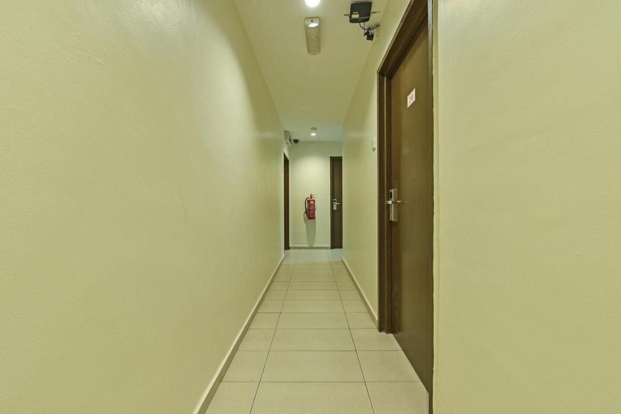 Oyo 90644 M Three Hotel Sitiawan Exterior photo