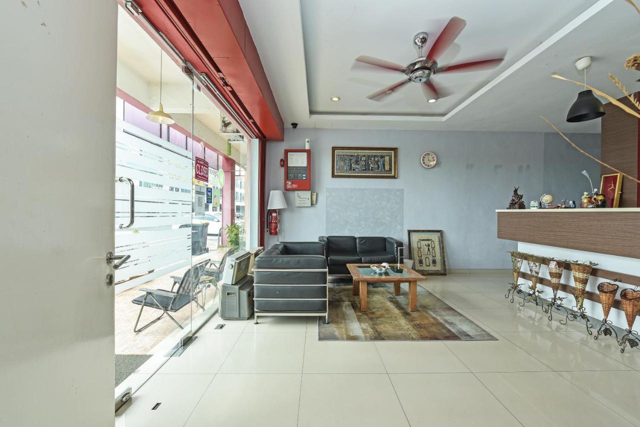Oyo 90644 M Three Hotel Sitiawan Exterior photo