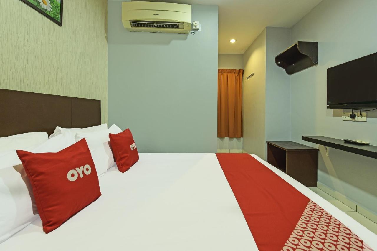 Oyo 90644 M Three Hotel Sitiawan Exterior photo